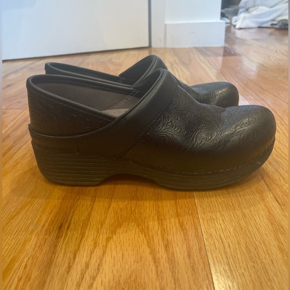 Dansko LT Pro black tooled clogs - Picture 8 of 10